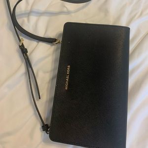 Michael kors crossbody
